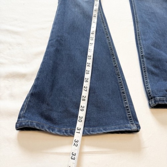 We The Free Size 25 Penny Pull-On Flare Blue Jeans Mid-Rise Bell Bottoms Boho - Picture 5 of 15